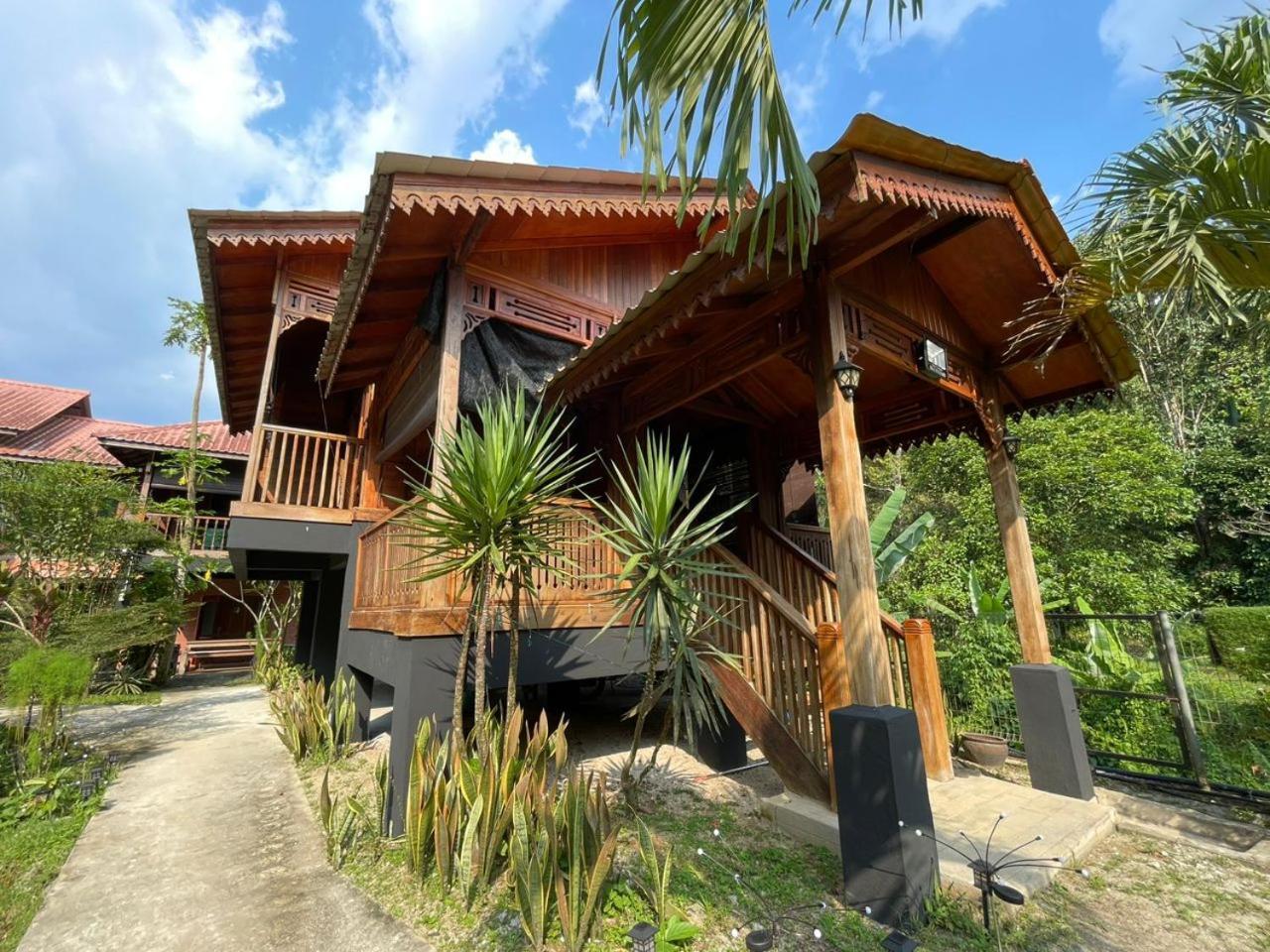 Dr Dusun Hotel Hulu Langat Exterior photo